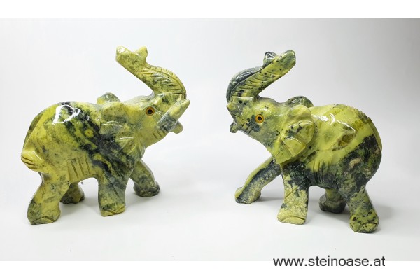 Elefant aus Serpentin / Jade